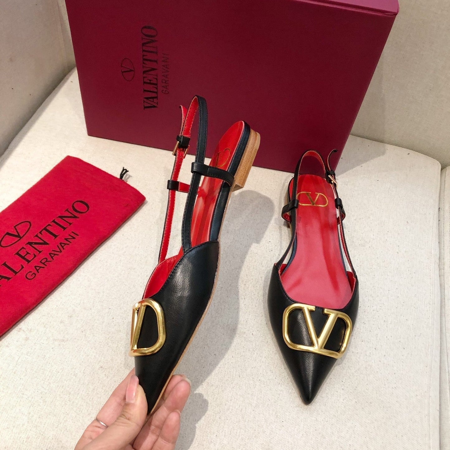 VLOGO SIGNATURE BLACK CALFSKIN FLAT SLINGBACK PUMP WITH GOLD LOGO - 34