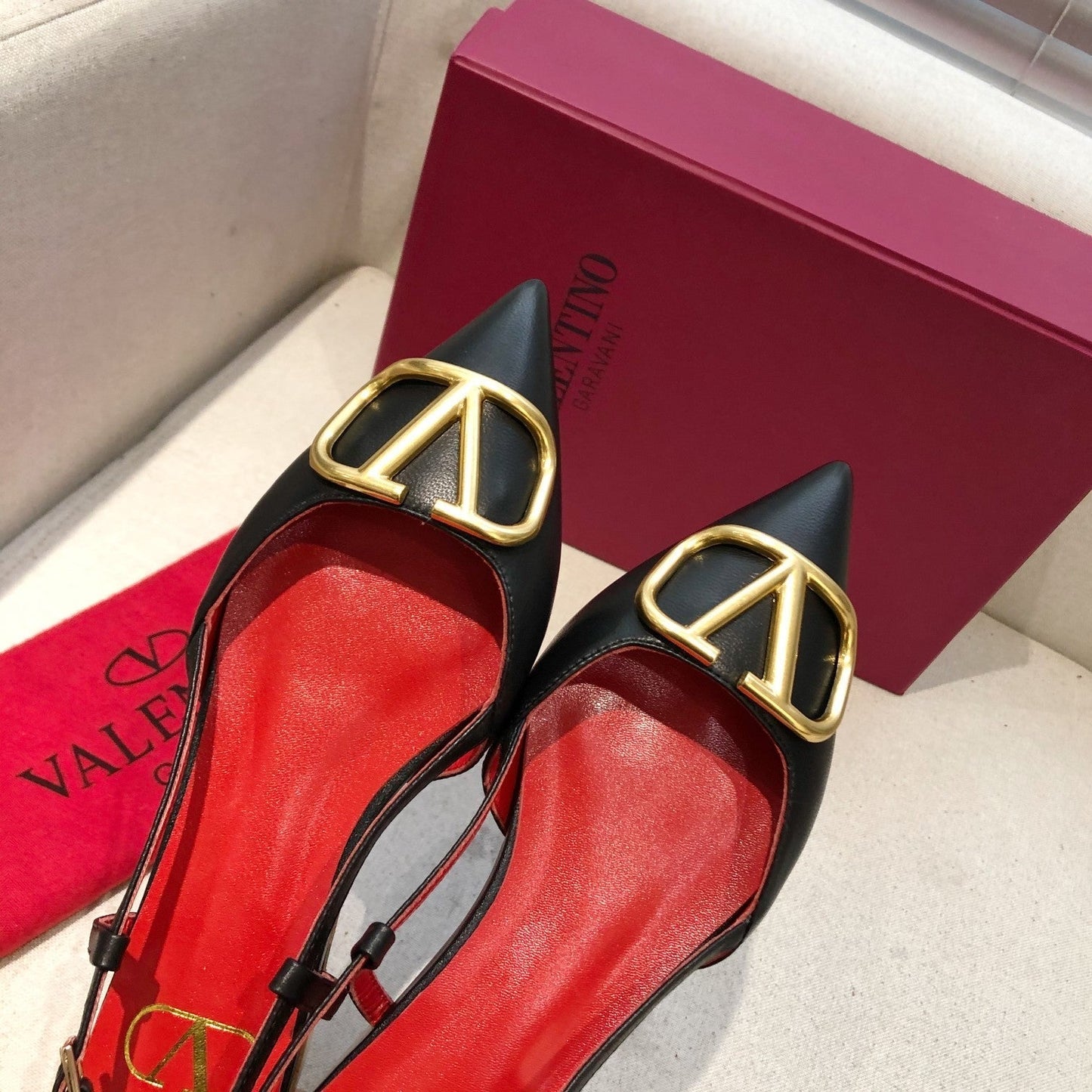 VLOGO SIGNATURE BLACK CALFSKIN FLAT SLINGBACK PUMP WITH GOLD LOGO - 34