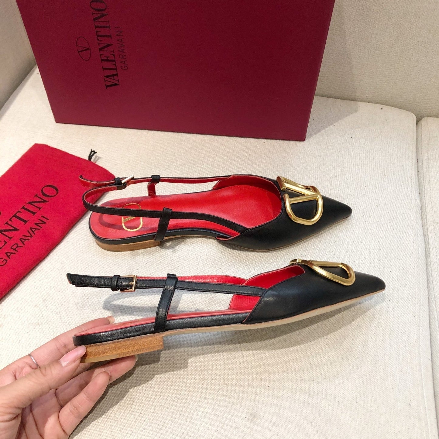 VLOGO SIGNATURE BLACK CALFSKIN FLAT SLINGBACK PUMP WITH GOLD LOGO - 34