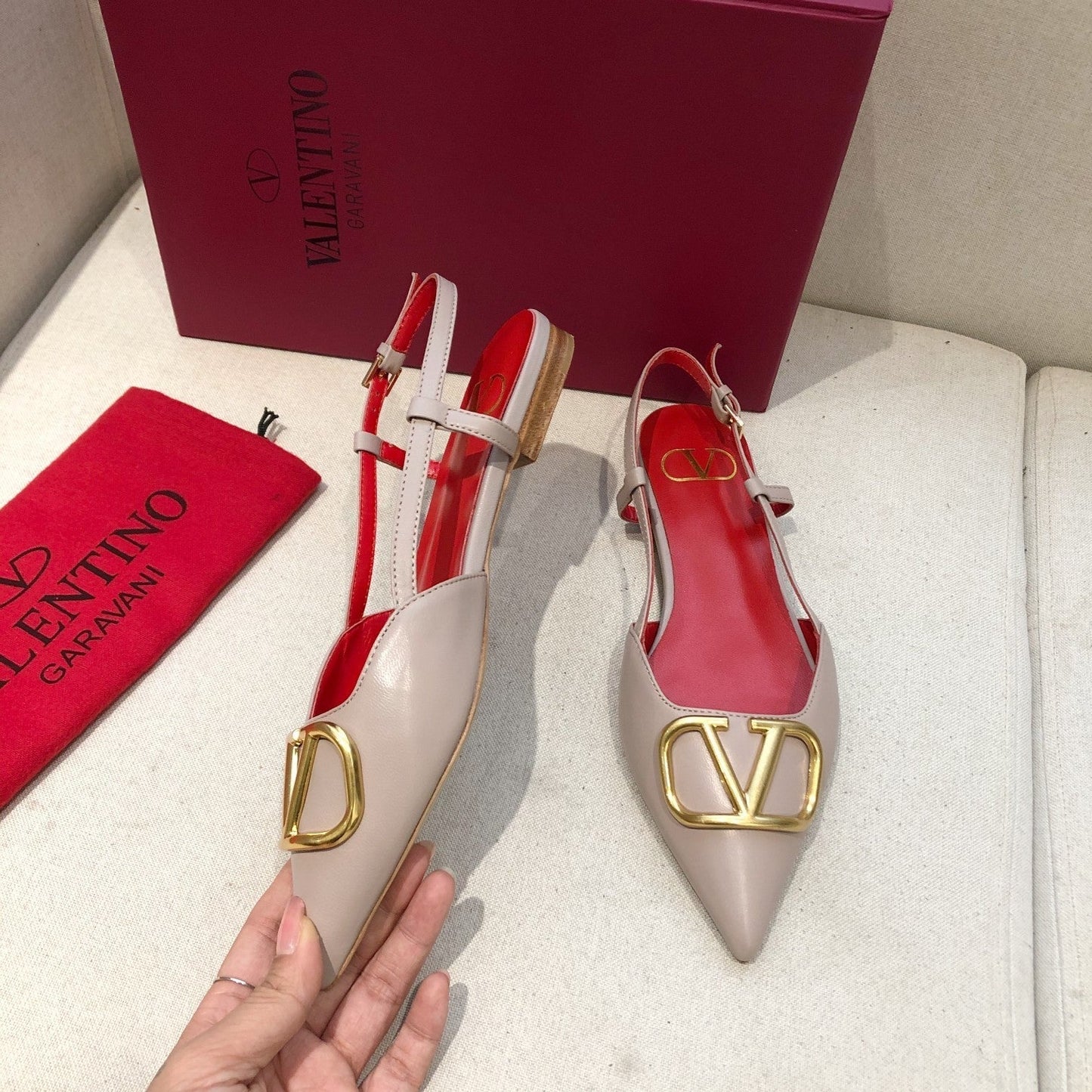 VLOGO SIGNATURE CREPE PINK CALFSKIN FLAT SLINGBACK PUMP - 34