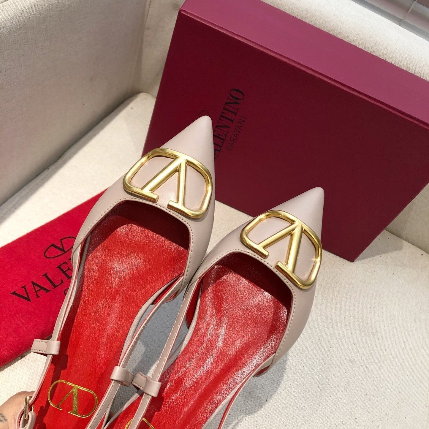 VLOGO SIGNATURE CREPE PINK CALFSKIN FLAT SLINGBACK PUMP - 34