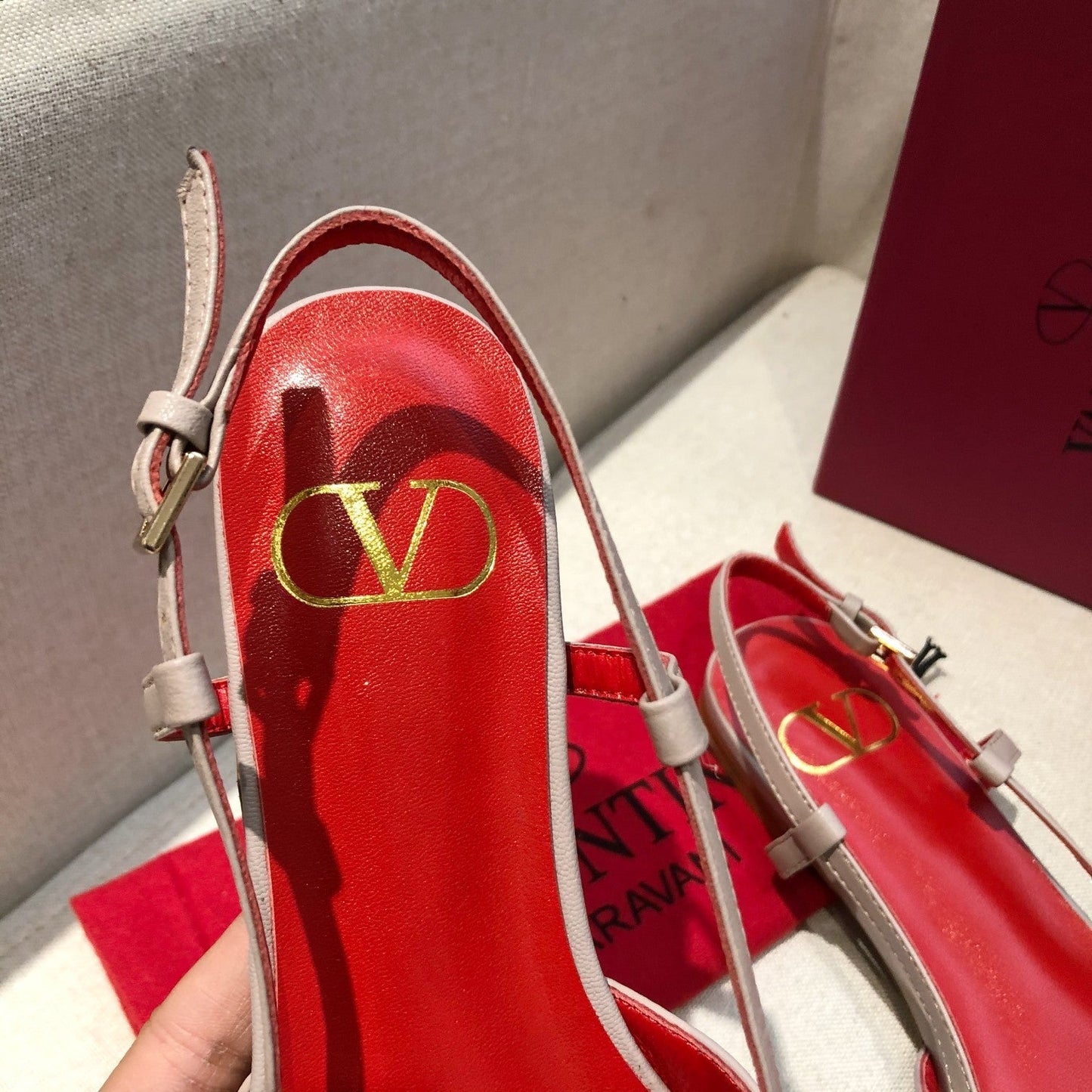 VLOGO SIGNATURE CREPE PINK CALFSKIN FLAT SLINGBACK PUMP - 34