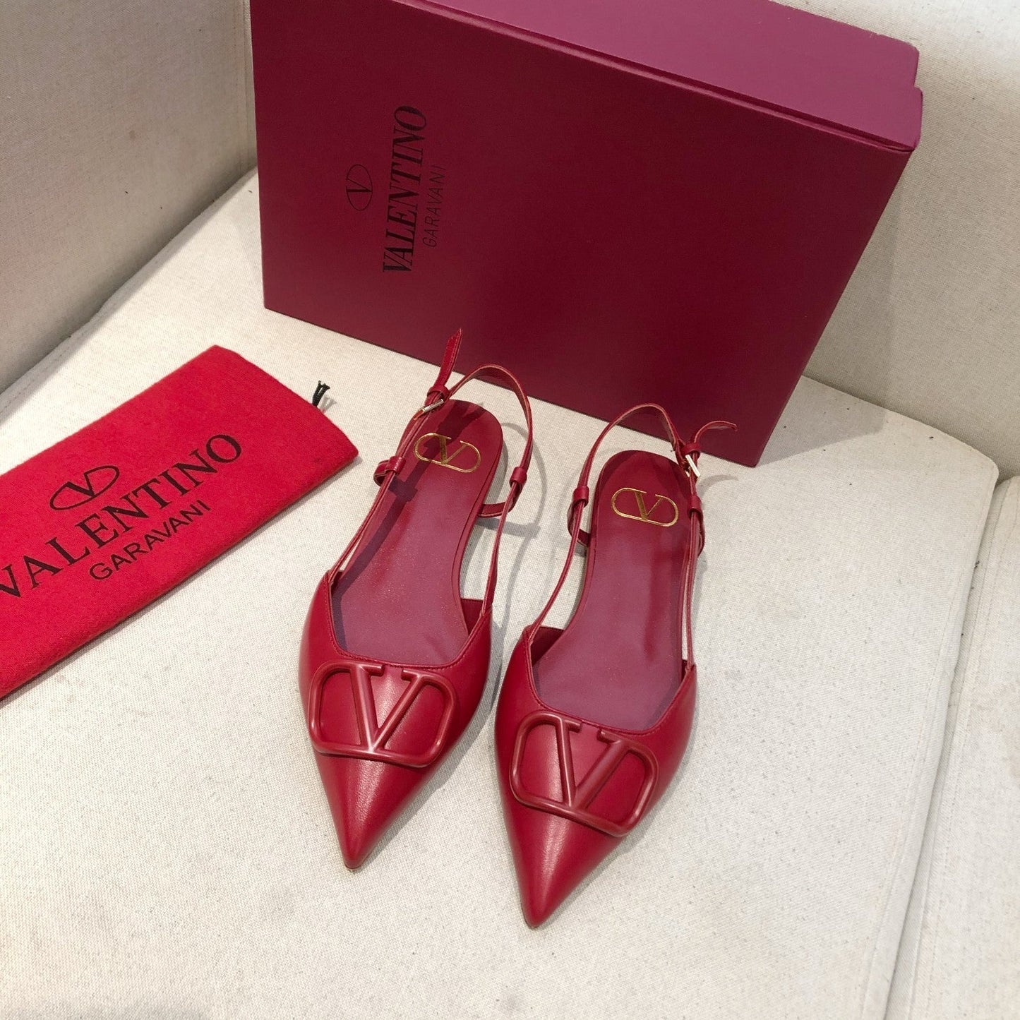 VLOGO SIGNATURE CHERRY RED CALFSKIN FLAT SLINGBACK PUMP - 34