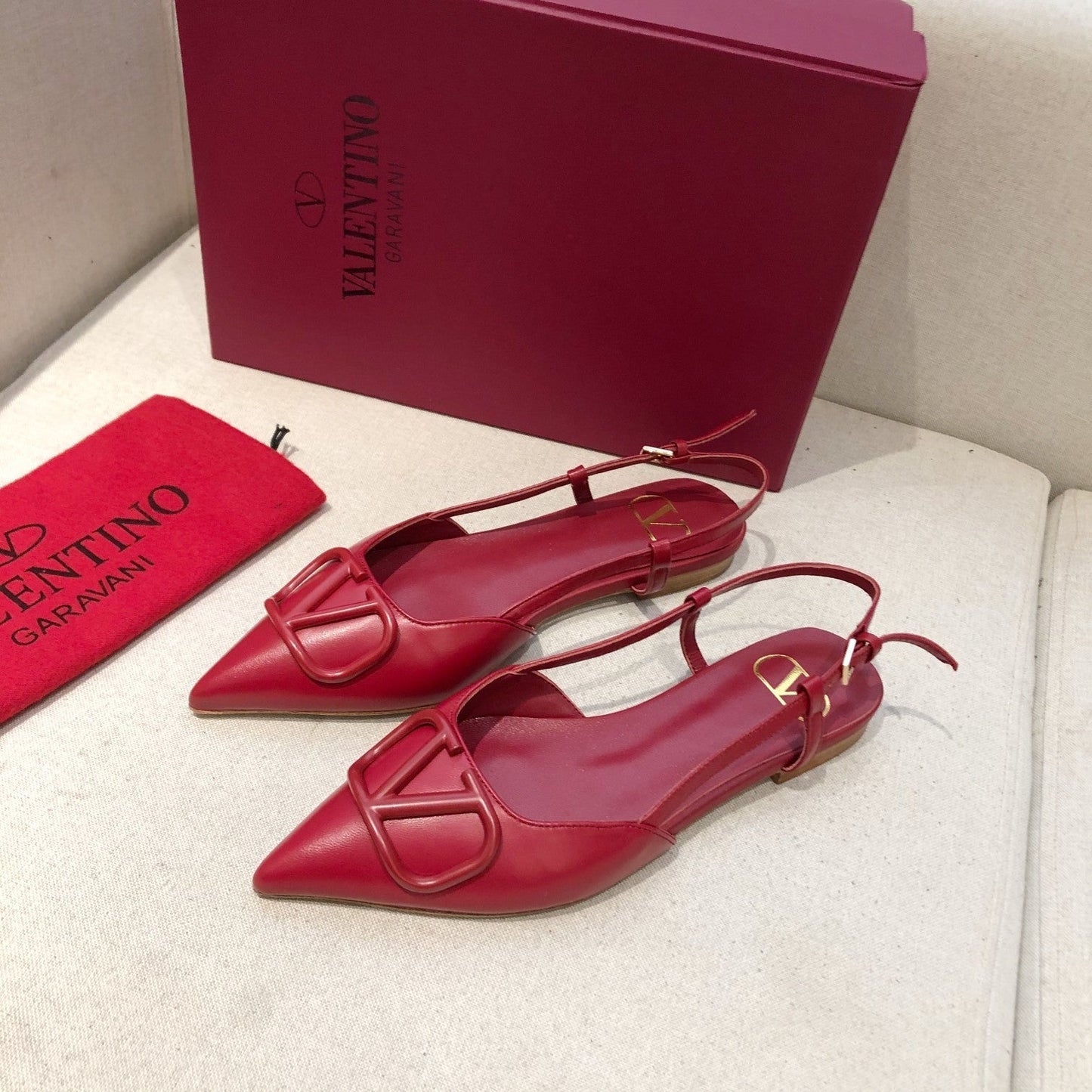 VLOGO SIGNATURE CHERRY RED CALFSKIN FLAT SLINGBACK PUMP - 34