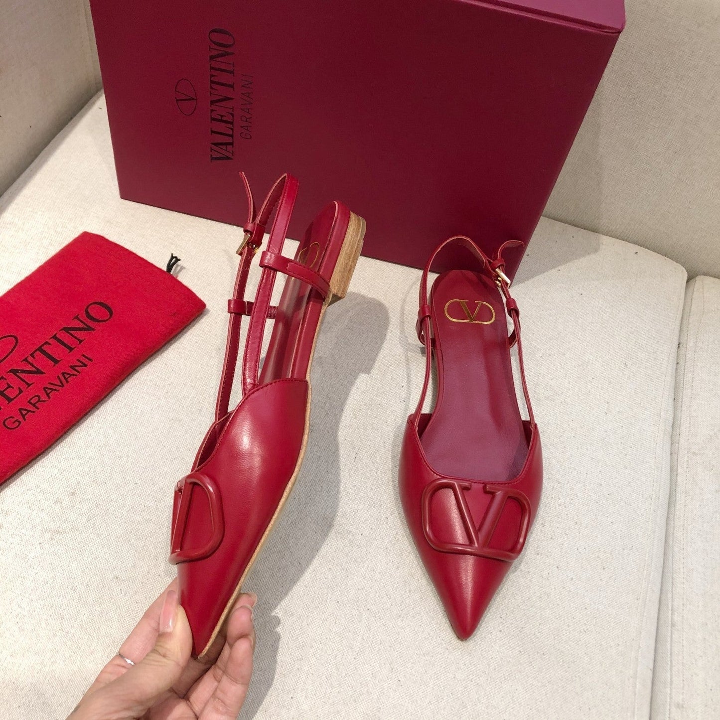 VLOGO SIGNATURE CHERRY RED CALFSKIN FLAT SLINGBACK PUMP - 34