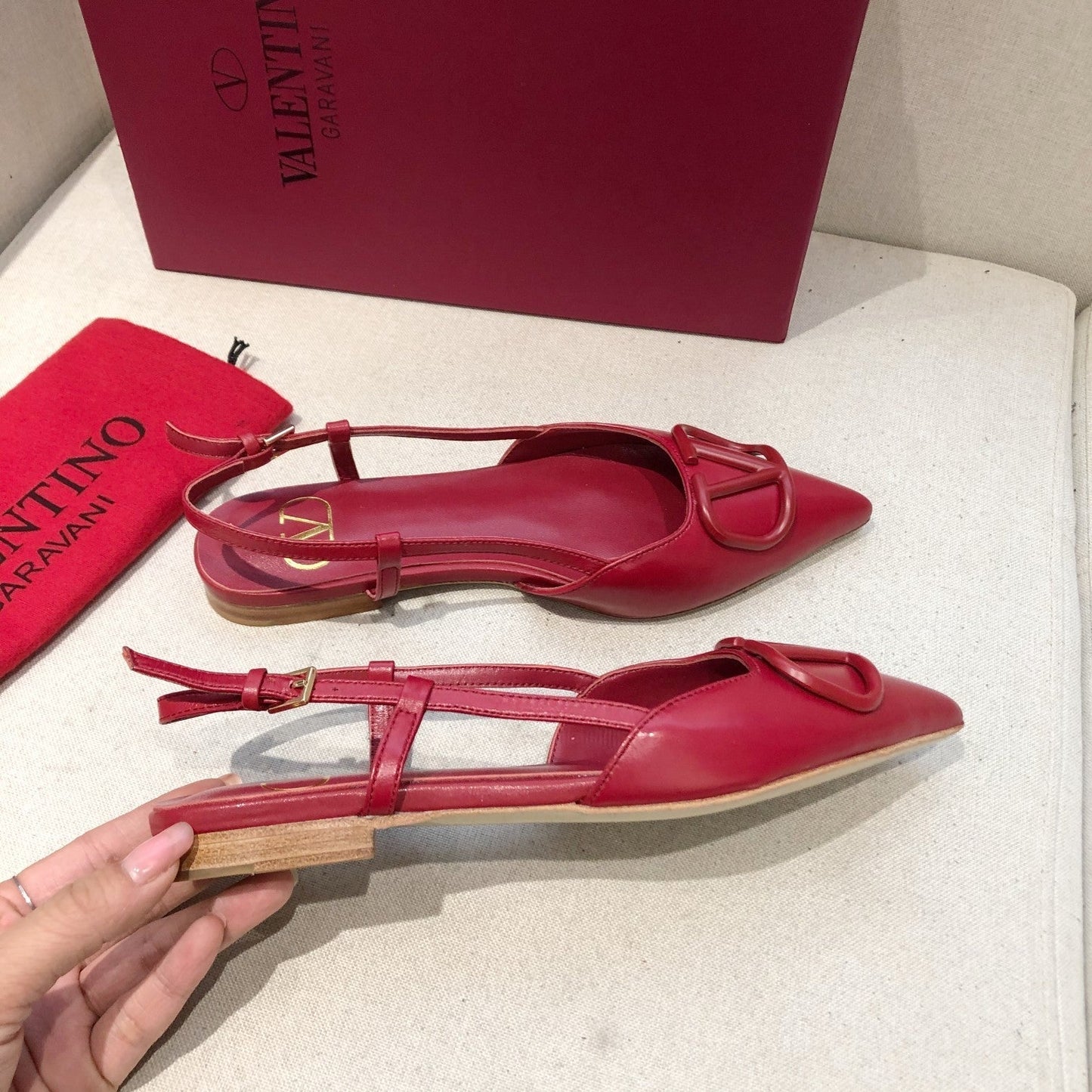 VLOGO SIGNATURE CHERRY RED CALFSKIN FLAT SLINGBACK PUMP - 34