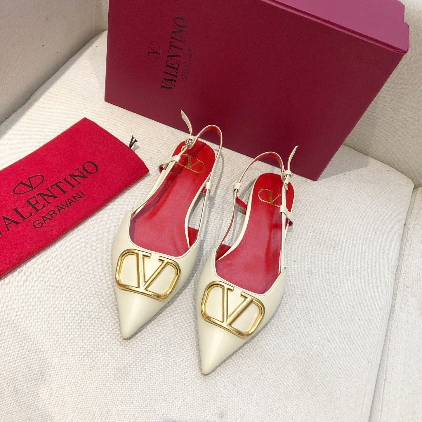 VLOGO SIGNATURE WHITE CALFSKIN FLAT SLINGBACK PUMP WITH GOLD LOGO - 34
