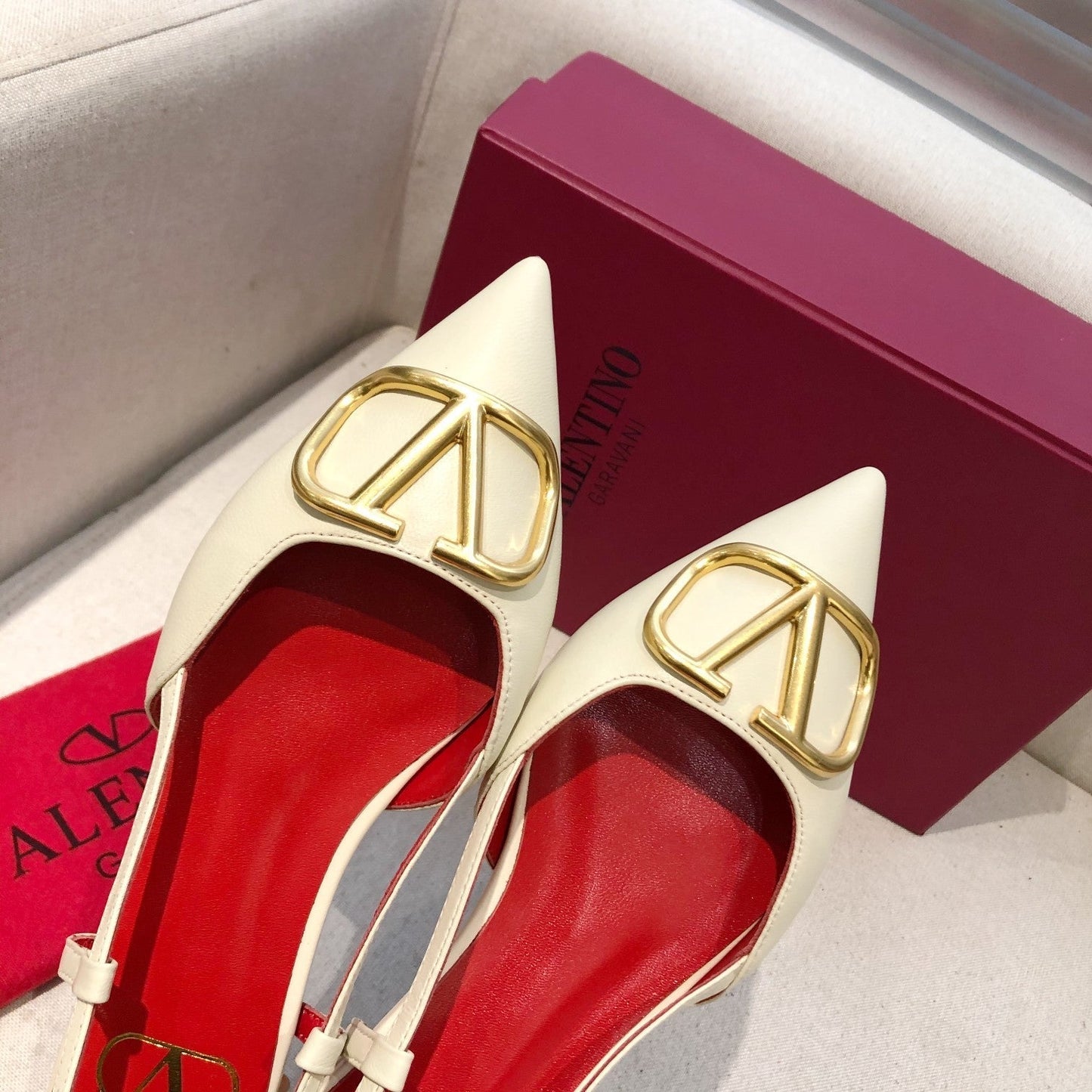 VLOGO SIGNATURE WHITE CALFSKIN FLAT SLINGBACK PUMP WITH GOLD LOGO - 34