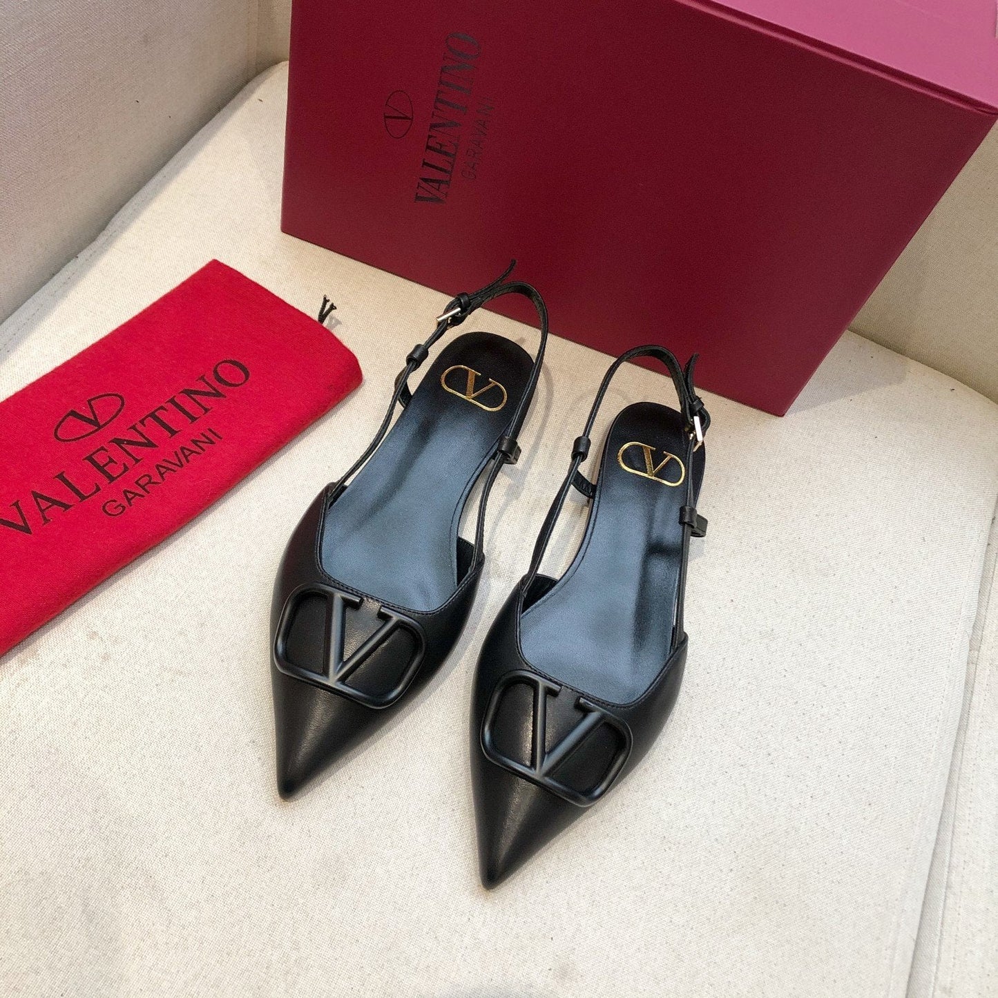 VLOGO SIGNATURE BLACK CALFSKIN FLAT SLINGBACK PUMP - 34