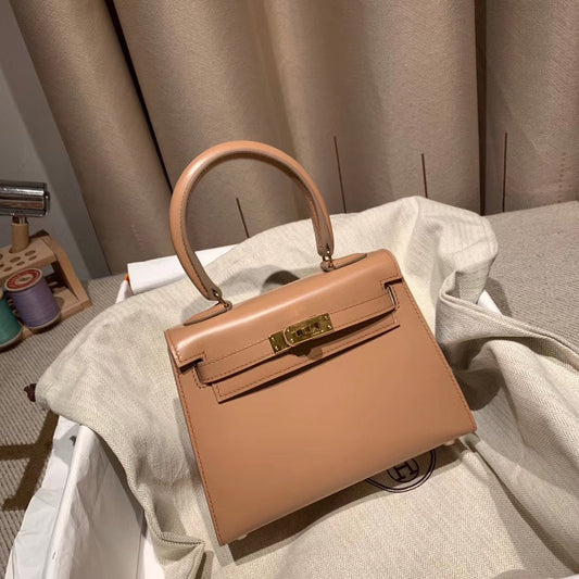 СУМКА KELLY MINI 20 З ГЛАДКОЇ ТЕЛЯЧОЇ ШКІРИ КОРАЛОВОГО КОЛЬОРУ ІЗ ЗОЛОТОЮ ФУРНІТУРОЮ