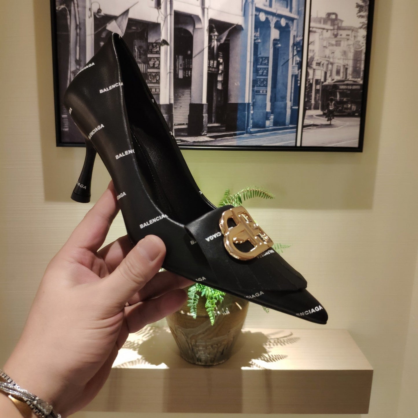 POINTED TOE PUMPS BLACK WITH LOGO PRINT SMOOTH CALFSKIN - 34