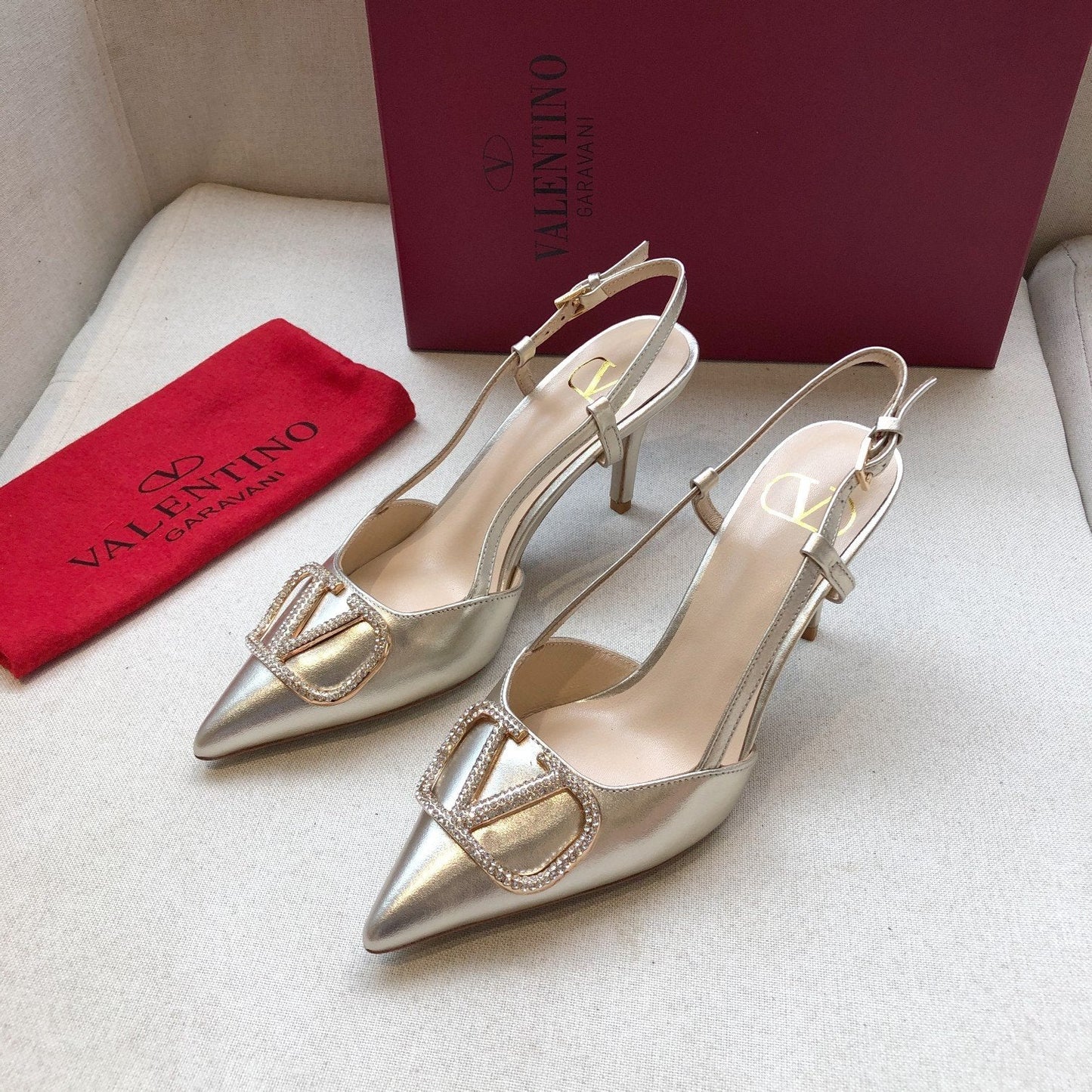 VLOGO SIGNATURE SILVER PATENT LEATHER SLINGBACK PUMP - 34 / 1 cm
