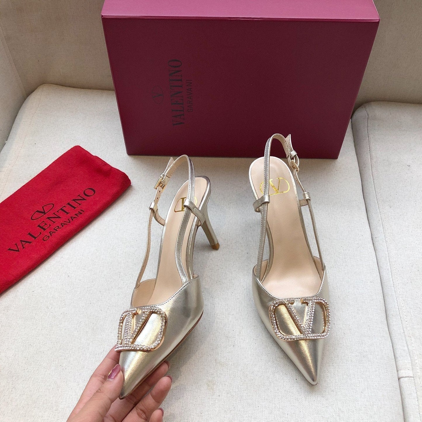 VLOGO SIGNATURE SILVER PATENT LEATHER SLINGBACK PUMP - 34 / 1 cm