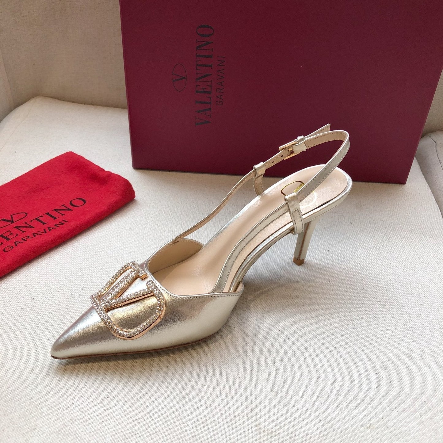 VLOGO SIGNATURE SILVER PATENT LEATHER SLINGBACK PUMP - 34 / 1 cm