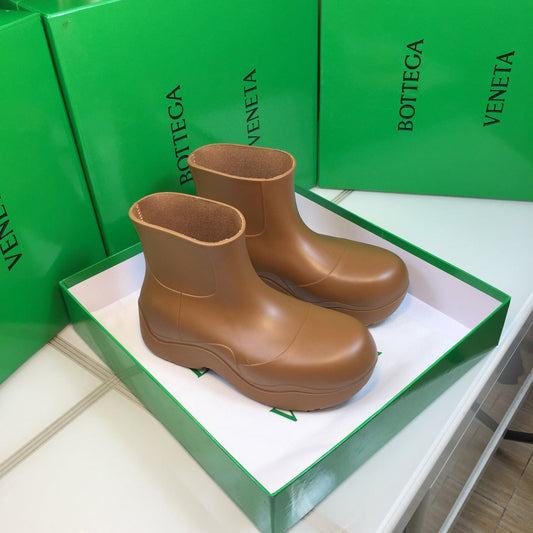 PUDDLE ANKLE BOOT IN CAMEL BEIGE RUBBER - 35