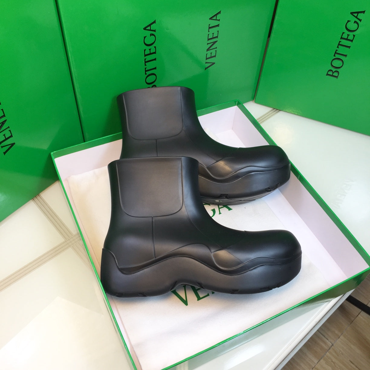 PUDDLE ANKLE BOOT IN BLACK RUBBER - 35