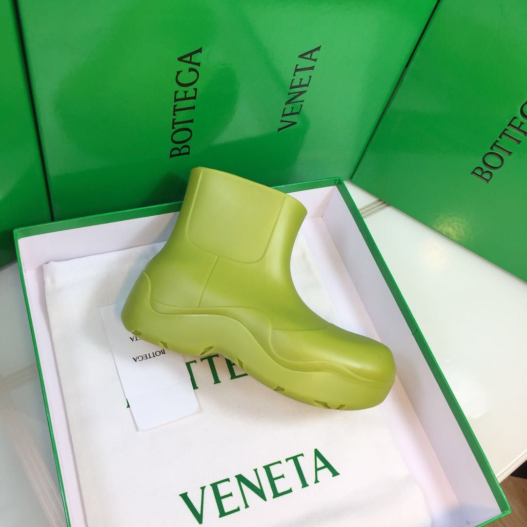 PUDDLE ANKLE BOOT IN OLIVE GREEN RUBBER - 35