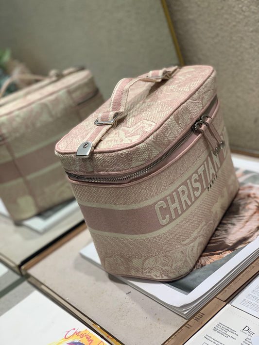 МІНІ-СУМКА-МЕСЕНДЖЕР 18 VANITY CASE З ЖАККАРДУ ВІЗЕРУНКА MONOGRAM OBLIQUE ПЕРСИКОВО-РОЖЕВОГО КОЛЬОРУ