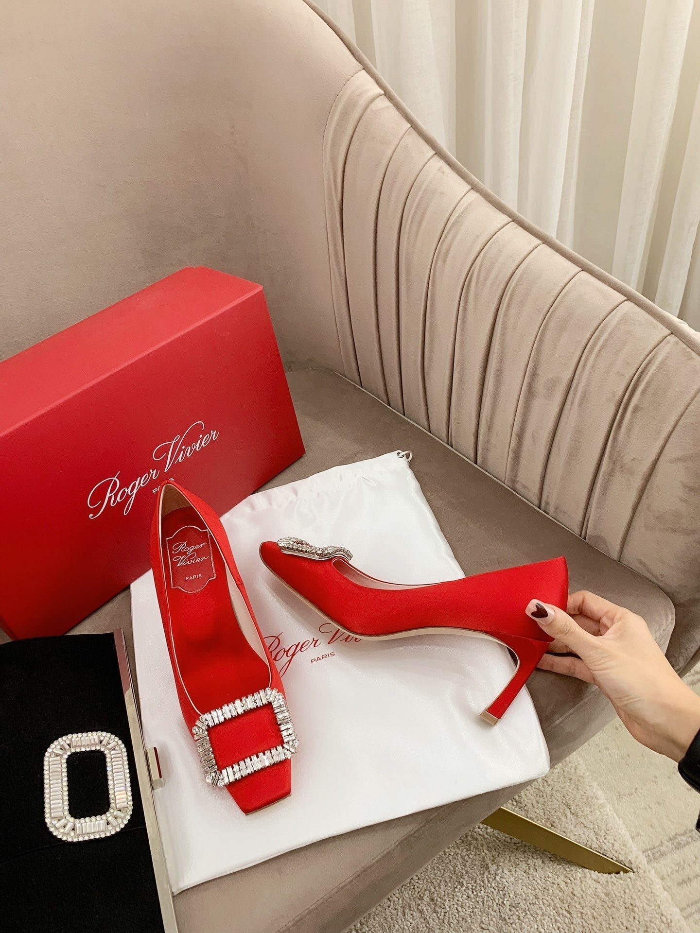 TROMPETTE PUMPS IN RED SILK CRYSTAL BUCKLE - 34