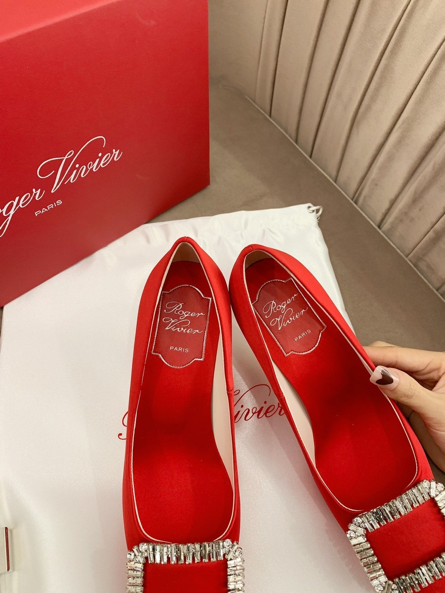 TROMPETTE PUMPS IN RED SILK CRYSTAL BUCKLE - 34