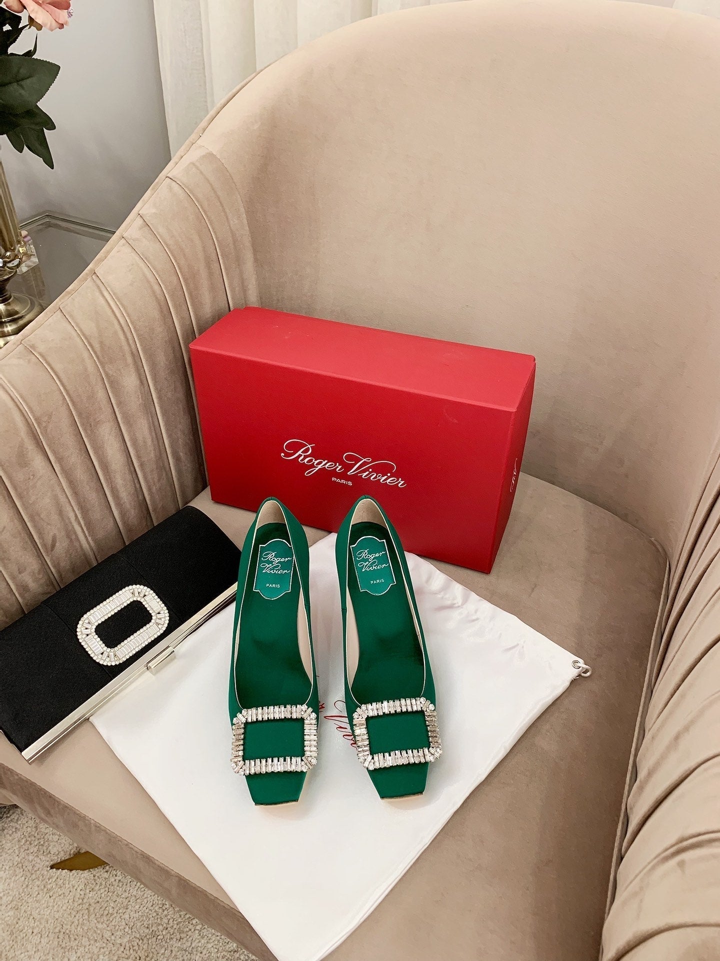 TROMPETTE PUMPS IN GREEN SILK CRYSTAL BUCKLE - 34
