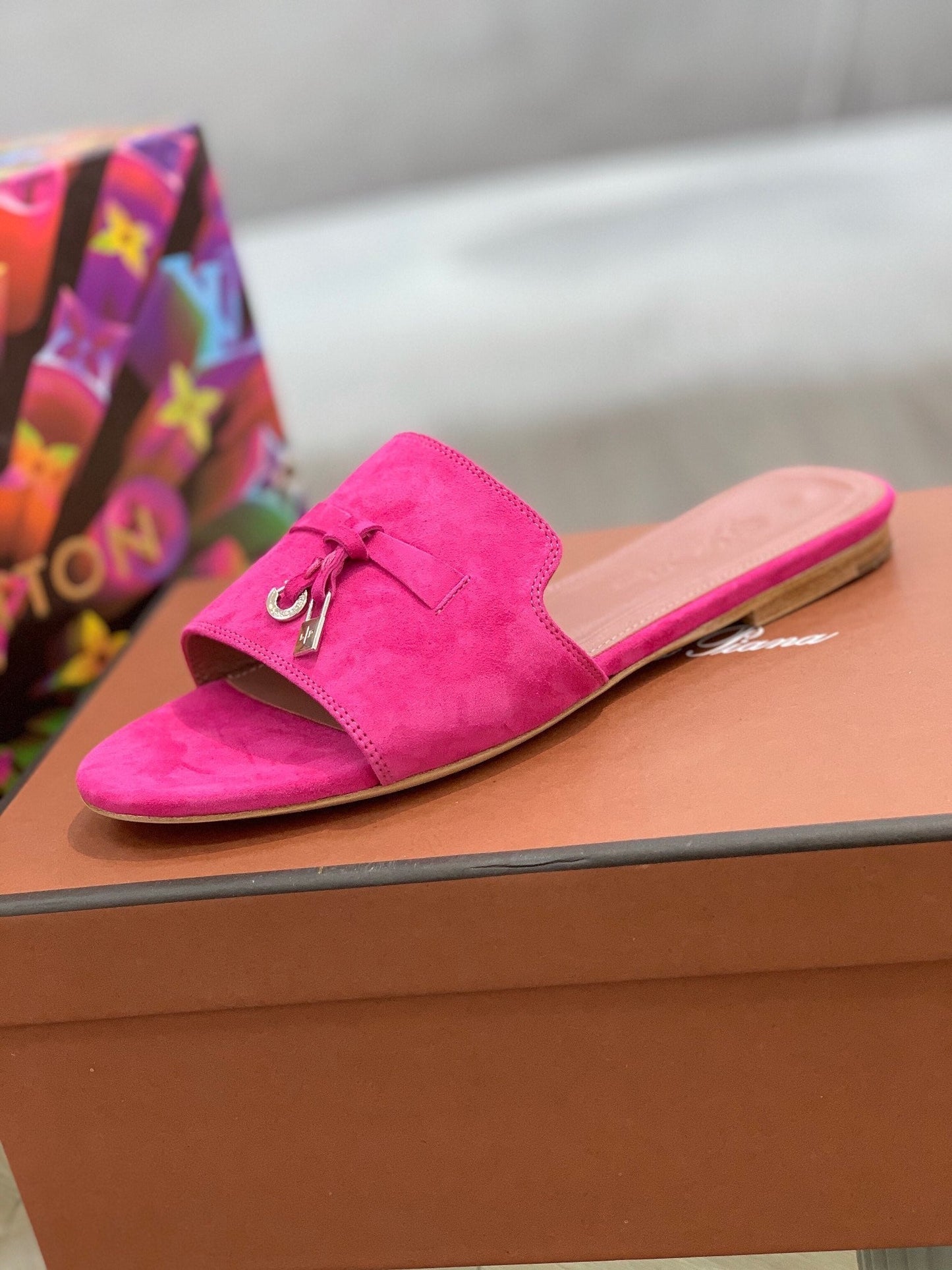 LP SUMMER CHARMS SANDALS BRIGHT PINK SUEDE - 35