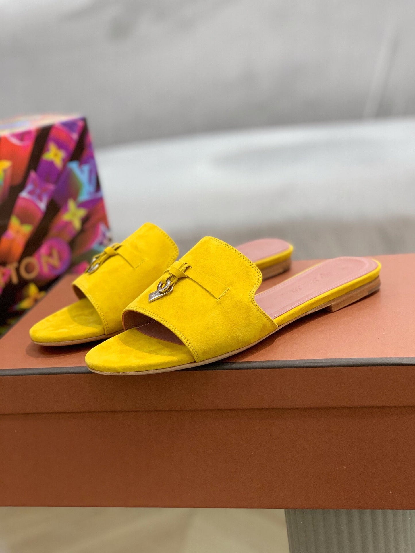 LP SUMMER CHARMS SANDALS YELLOW SUEDE - 35