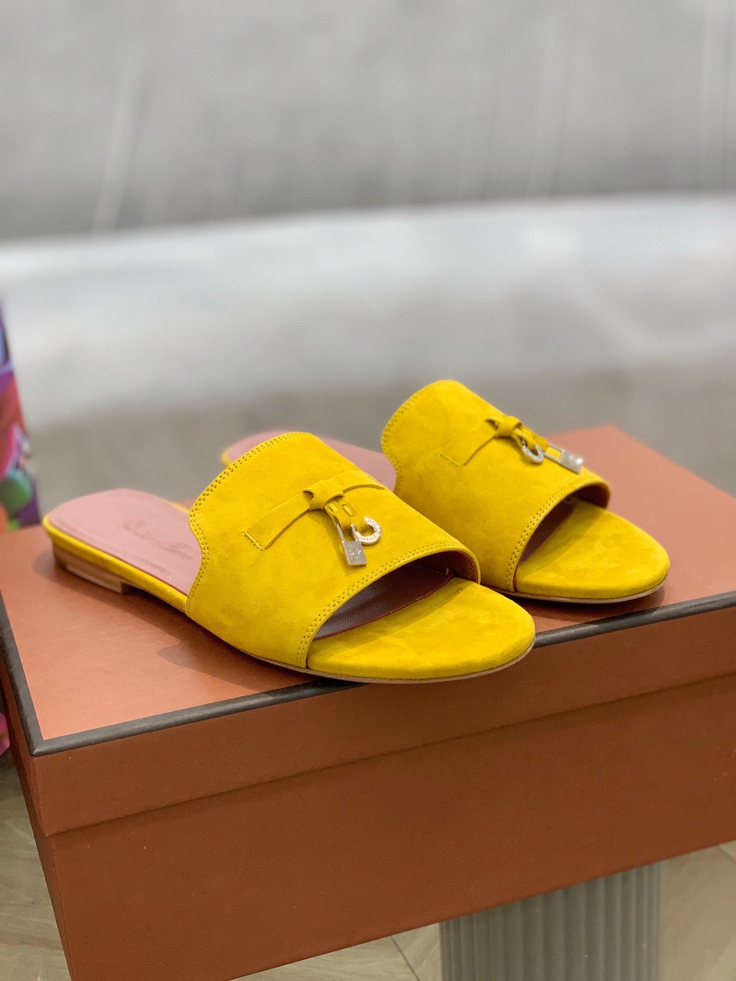 LP SUMMER CHARMS SANDALS YELLOW SUEDE - 35