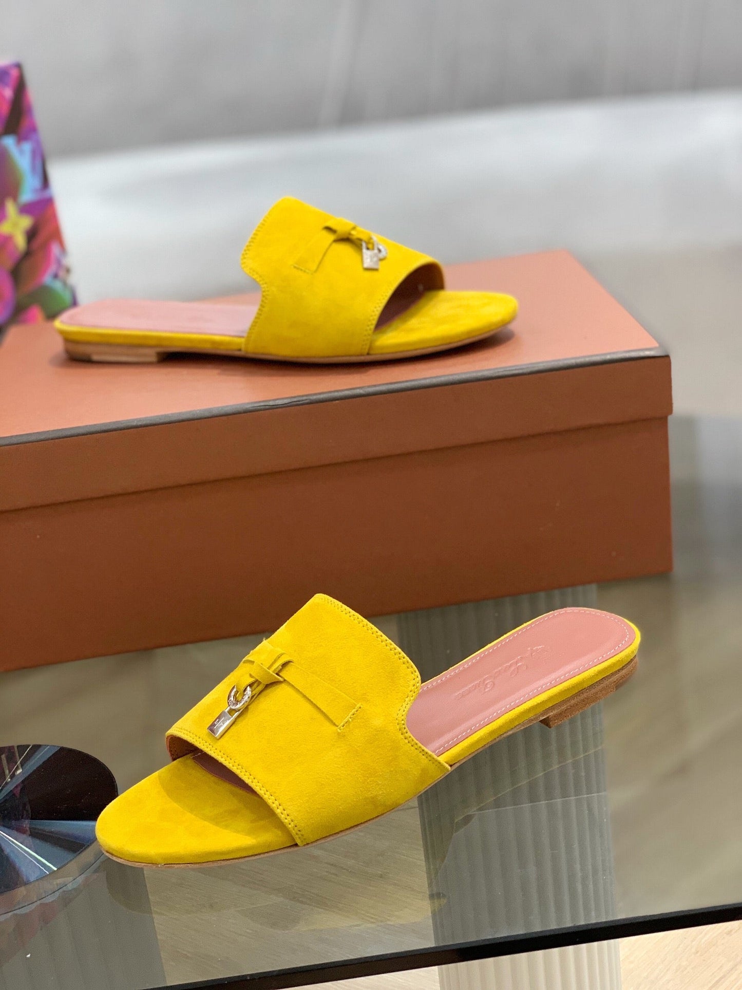 LP SUMMER CHARMS SANDALS YELLOW SUEDE - 35