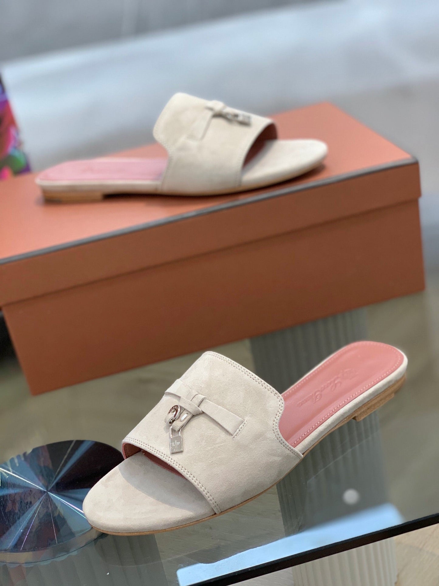 LP SUMMER CHARMS SANDALS LIGHT GRAY AND PINK SUEDE - 35