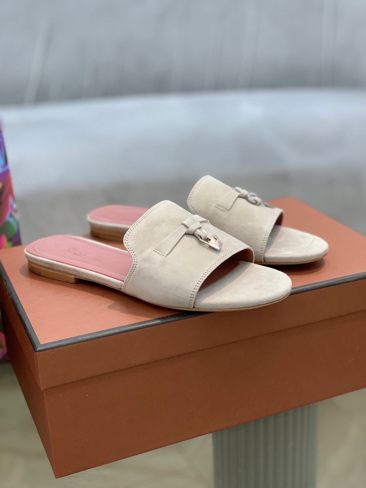 LP SUMMER CHARMS SANDALS LIGHT GRAY AND PINK SUEDE - 35