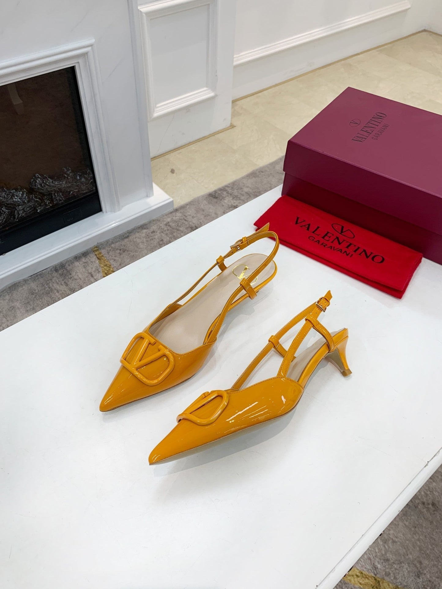 VLOGO SIGNATURE MUSTARD YELLOW PATENT LEATHER SLINGBACK PUMP - 34 / 1 cm