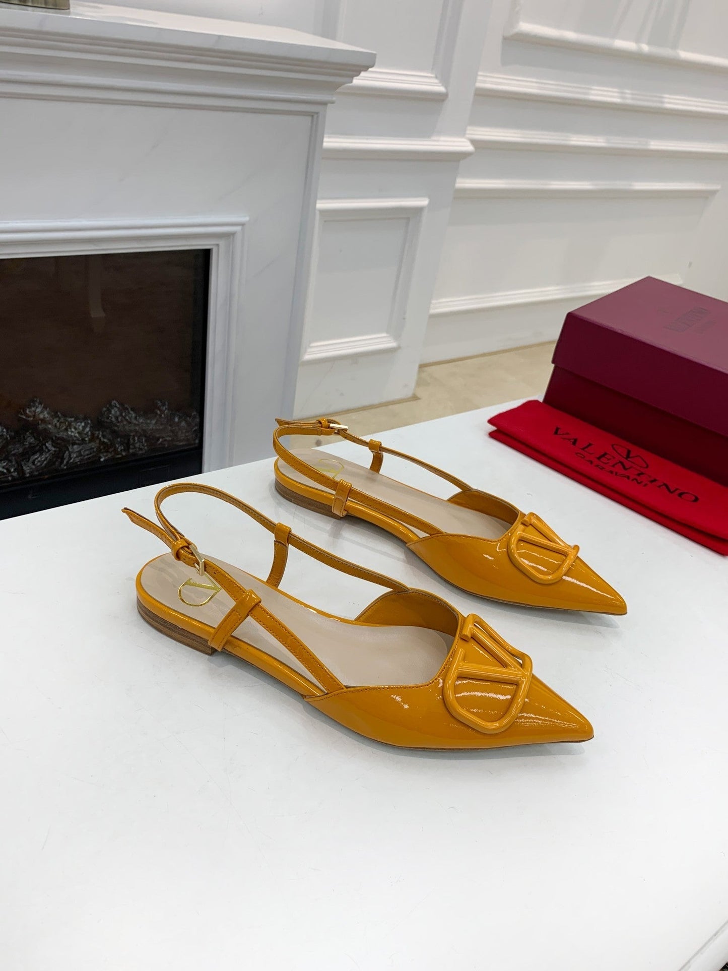 VLOGO SIGNATURE MUSTARD YELLOW PATENT LEATHER SLINGBACK PUMP - 34 / 1 cm