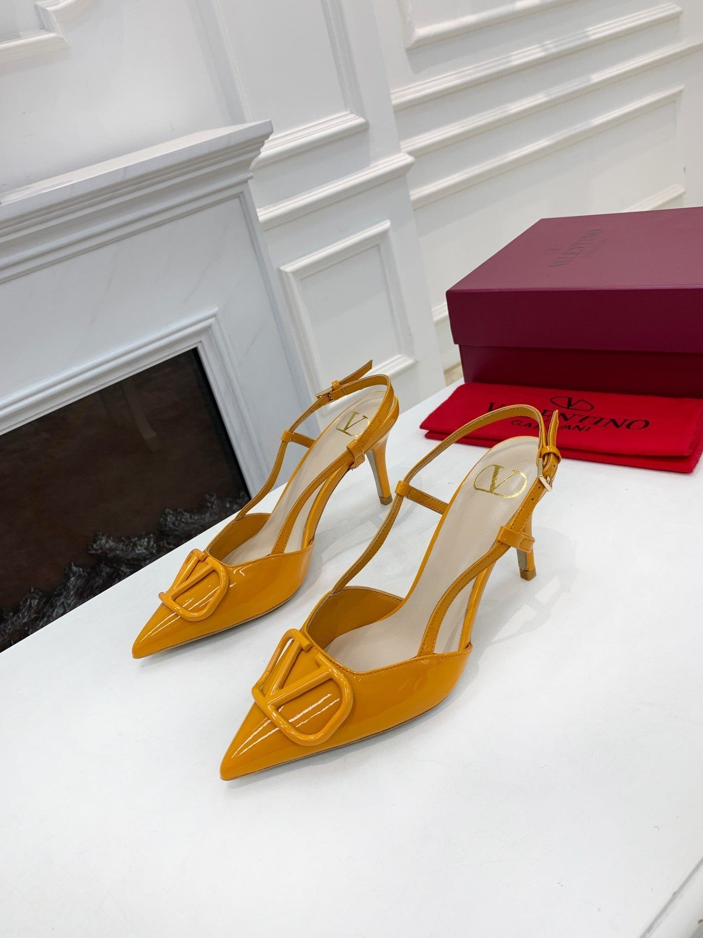 VLOGO SIGNATURE MUSTARD YELLOW PATENT LEATHER SLINGBACK PUMP - 34 / 1 cm