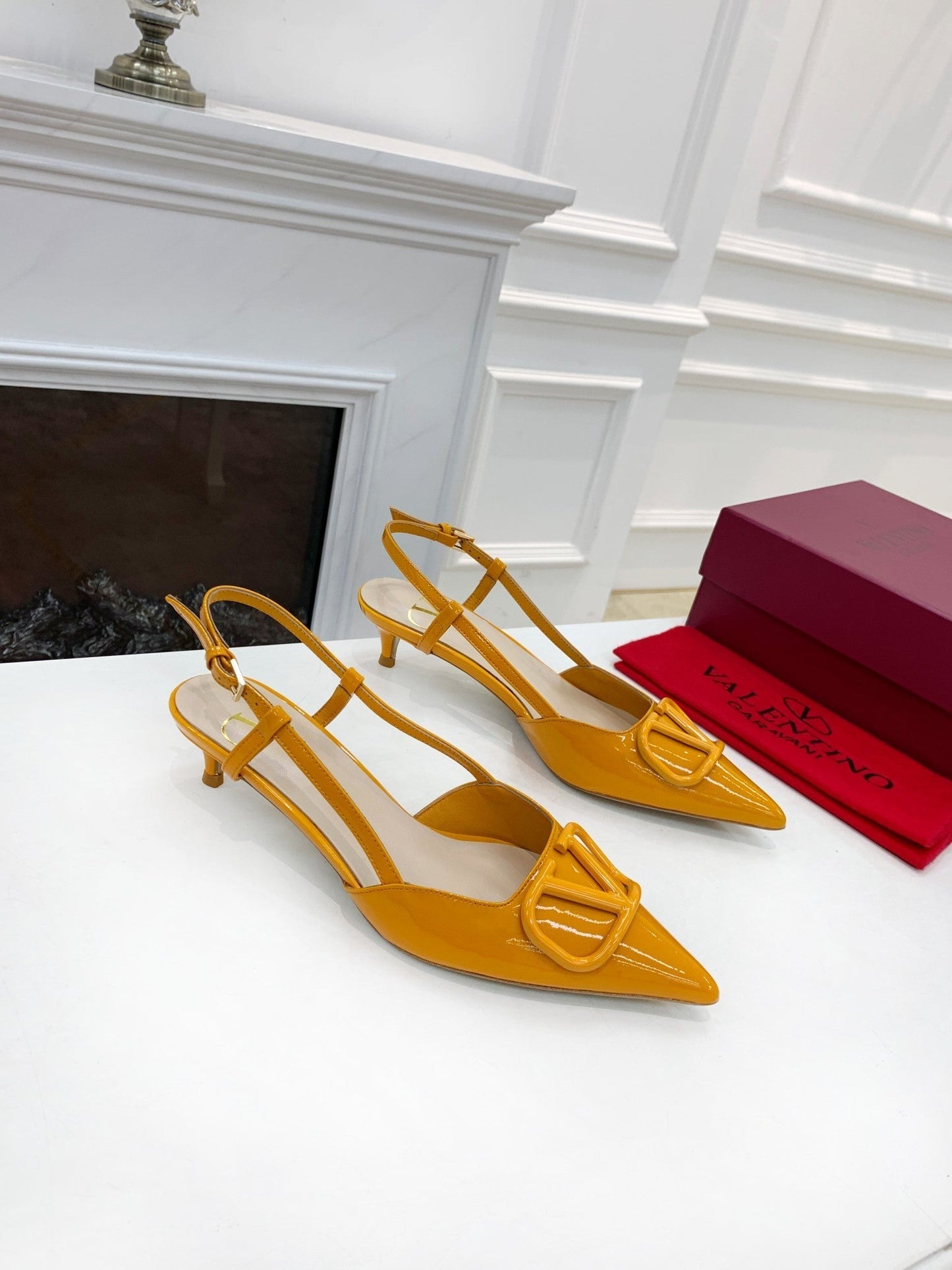 VLOGO SIGNATURE MUSTARD YELLOW PATENT LEATHER SLINGBACK PUMP - 34 / 1 cm