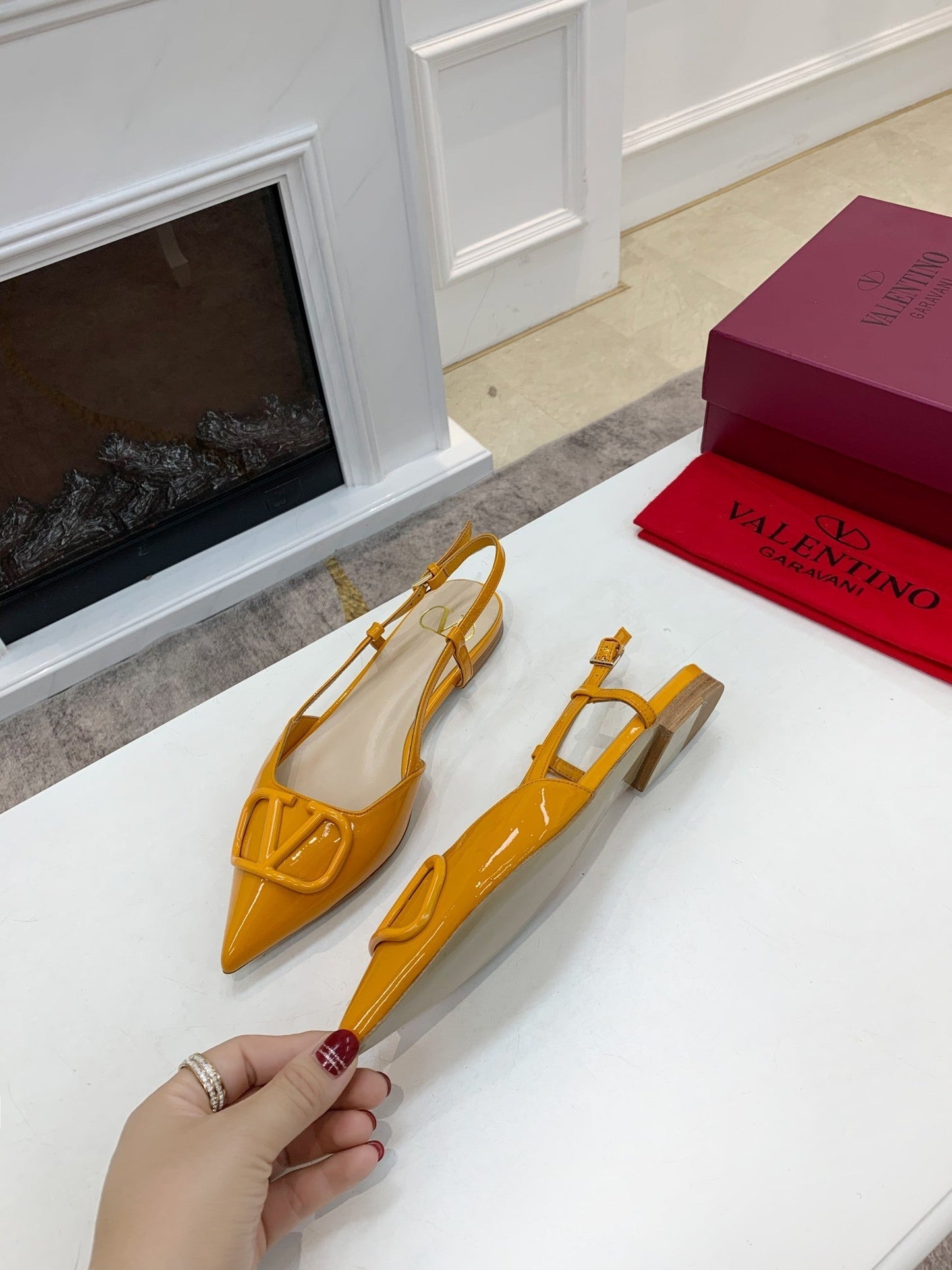 VLOGO SIGNATURE MUSTARD YELLOW PATENT LEATHER SLINGBACK PUMP - 34 / 1 cm