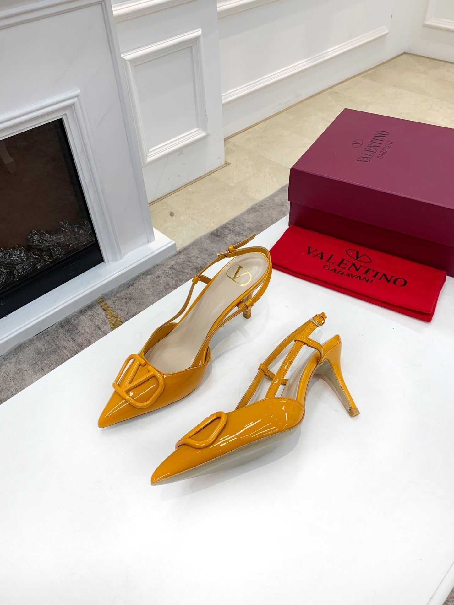 VLOGO SIGNATURE MUSTARD YELLOW PATENT LEATHER SLINGBACK PUMP - 34 / 1 cm