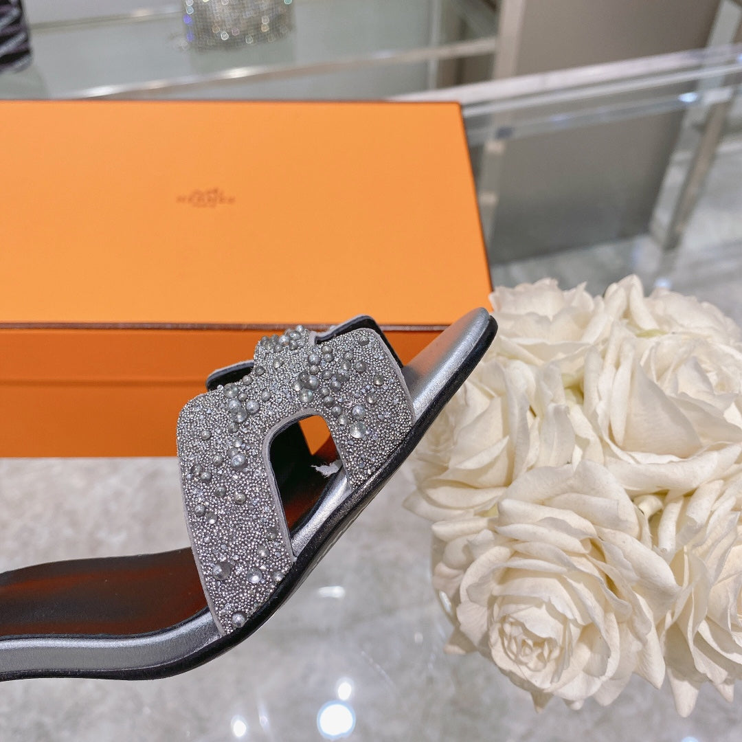PREMIERE 70 SANDAL IN SILVER CALFSKIN WITH WHITE CRYSTALS - 35