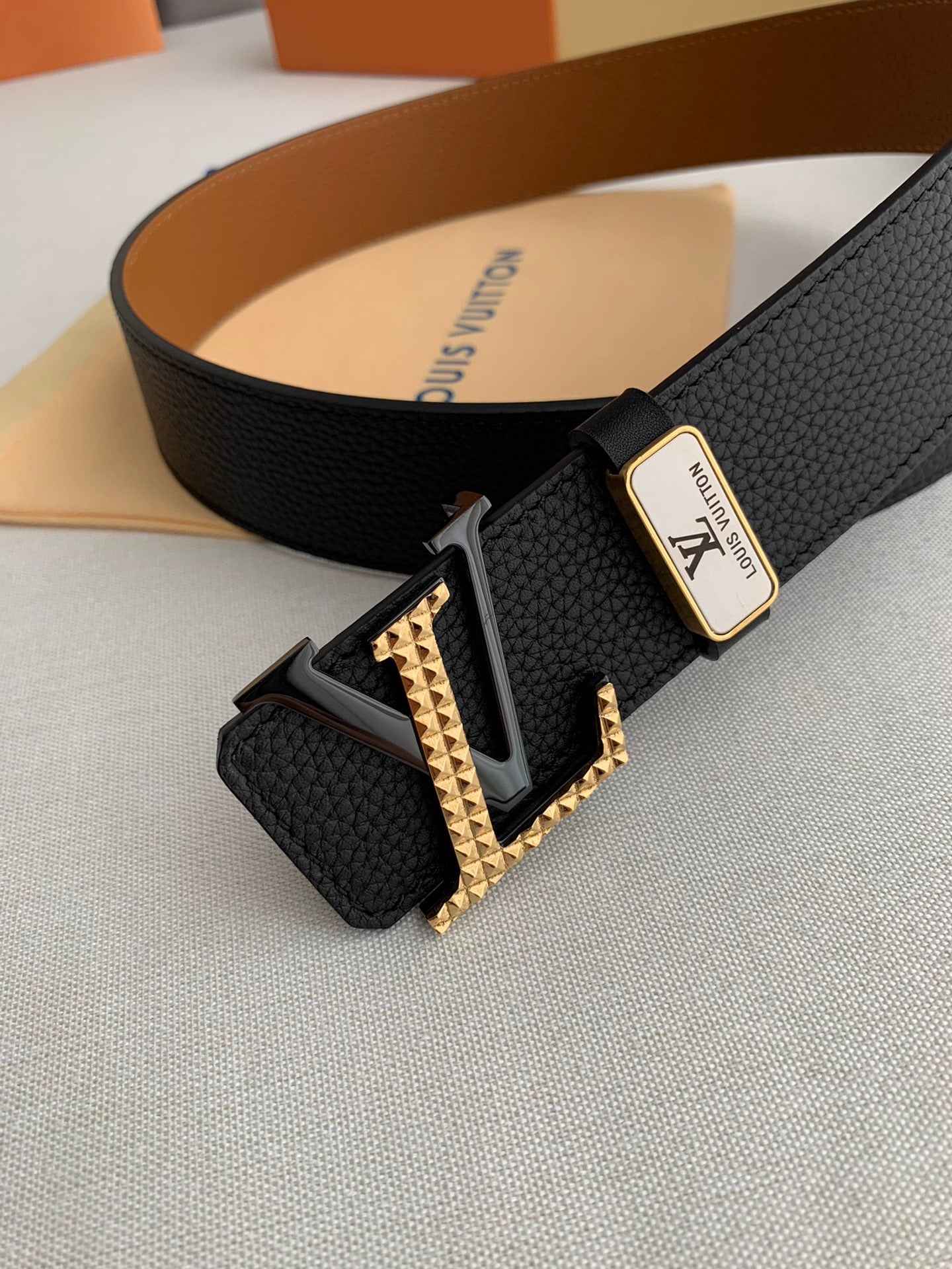 LV 25S BELT 38 MM IN BLACK CALFSKIN 593212 - 26-28