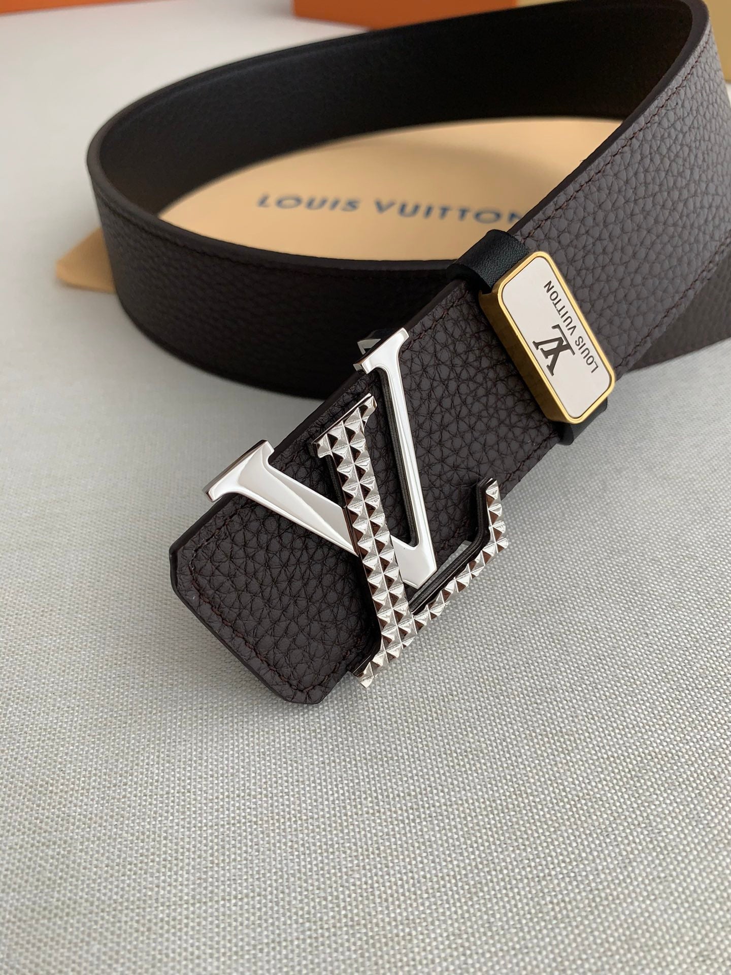 LV 25S BELT 38 MM IN DARK BROWN CALFSKIN 593213 - 26-28