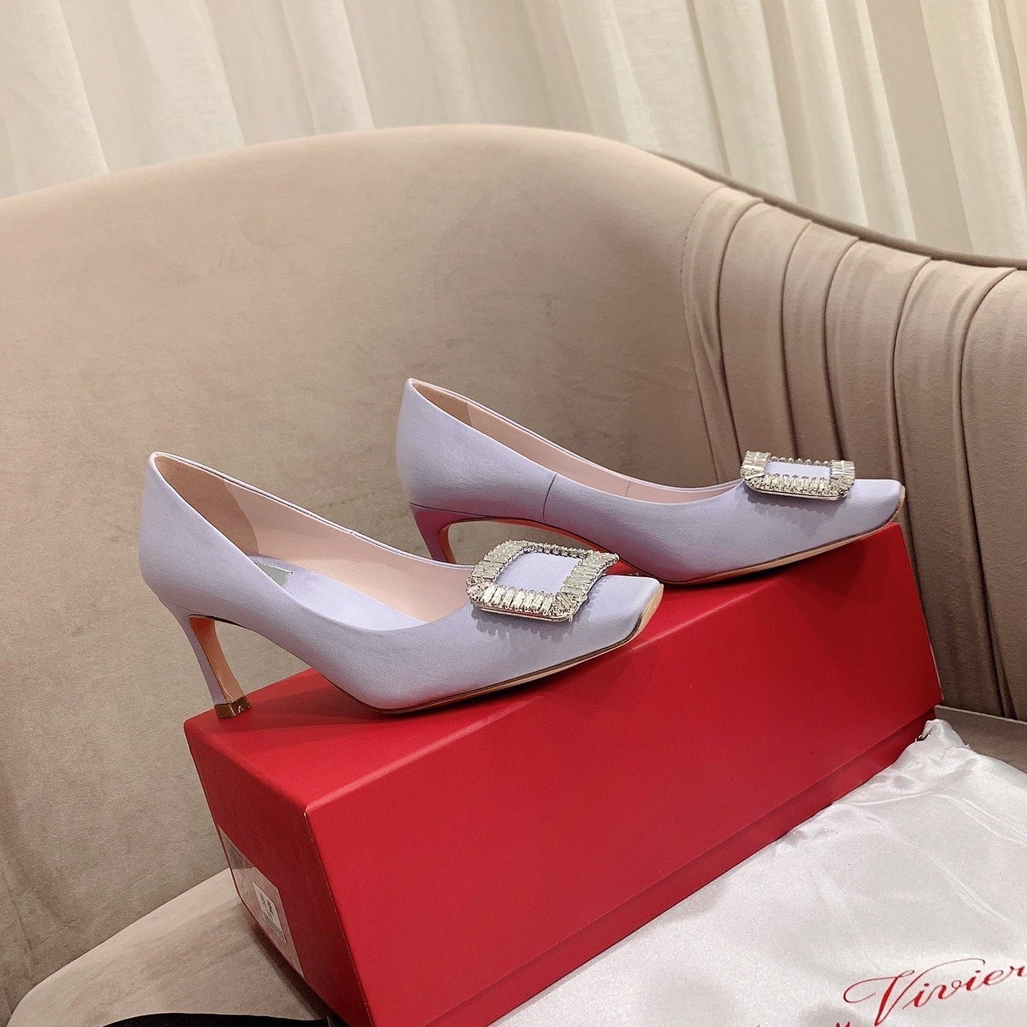 TROMPETTE PUMPS IN LIGHT PURPLE SILK CRYSTAL BUCKLE - 34