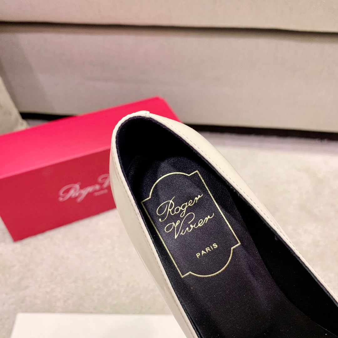 BELLE VIVIER PUMPS IN OFF WHITE GLOSSY CALFSKIN GOLD BUCKLE - 34
