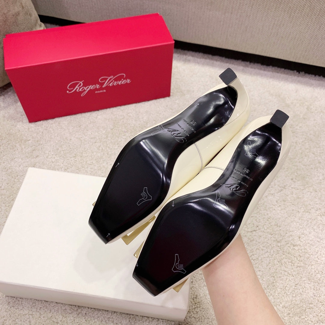 BELLE VIVIER PUMPS IN OFF WHITE GLOSSY CALFSKIN GOLD BUCKLE - 34