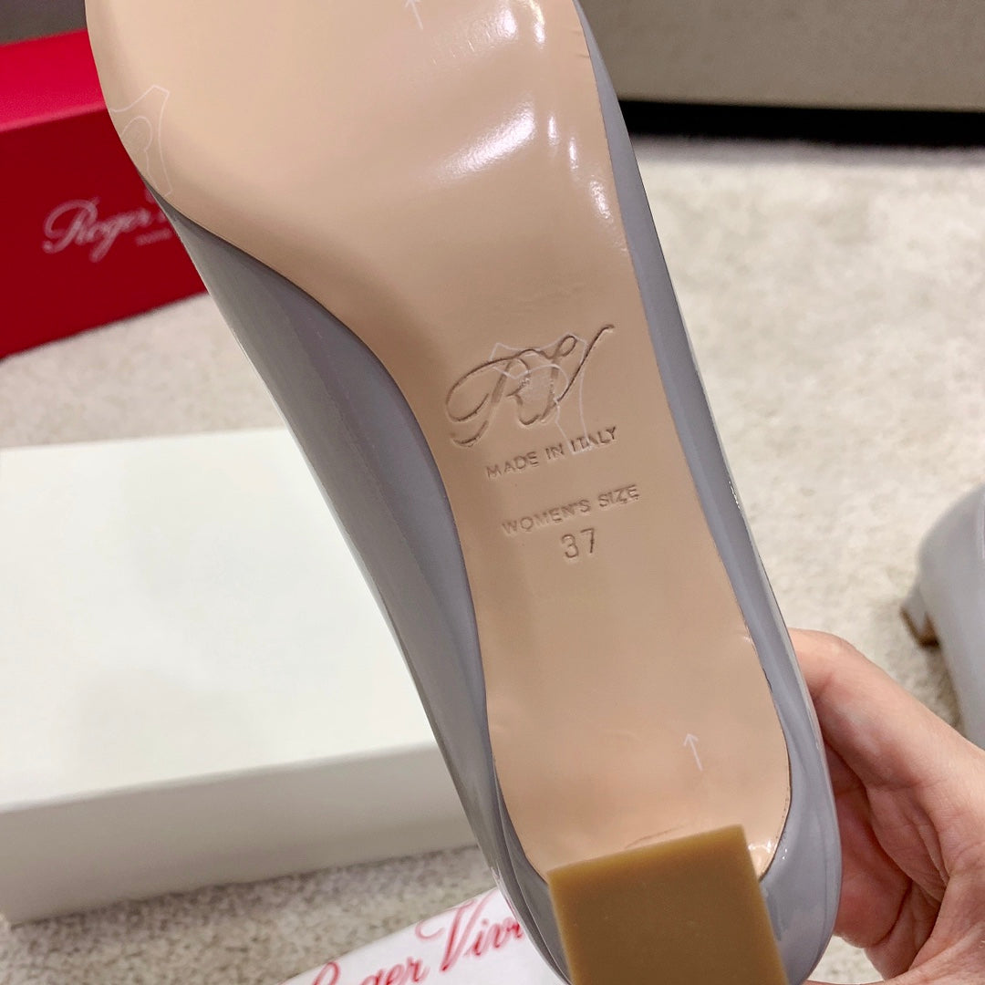 BELLE VIVIER PUMPS IN LIGHT GREY GLOSSY CALFSKIN GOLD BUCKLE - 34