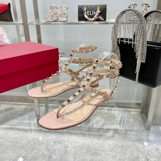 ROCKSTUD THONG SANDAL WITH STRAPS IN LIGHT PINK CALFSKIN - 35
