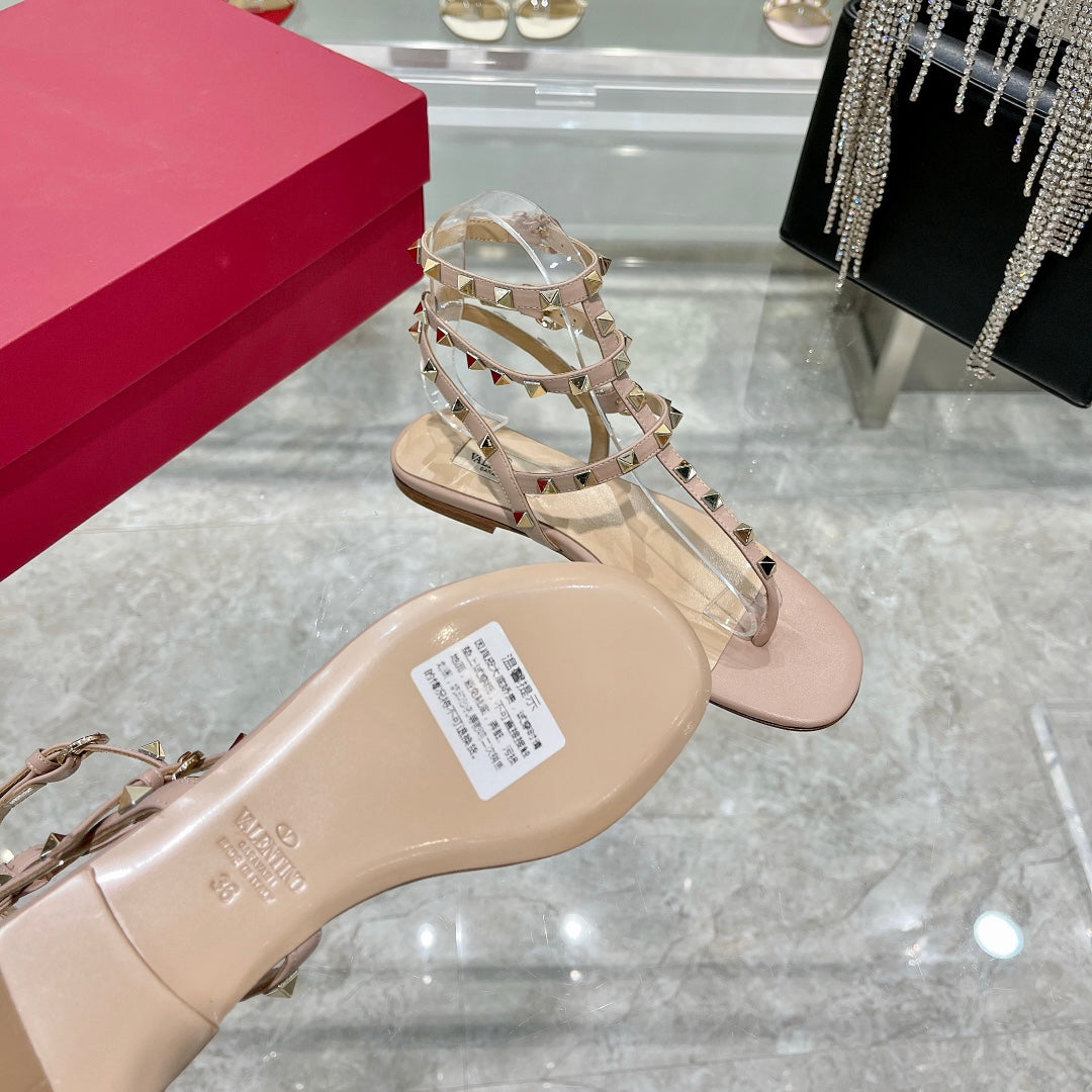 ROCKSTUD THONG SANDAL WITH STRAPS IN LIGHT PINK CALFSKIN - 35