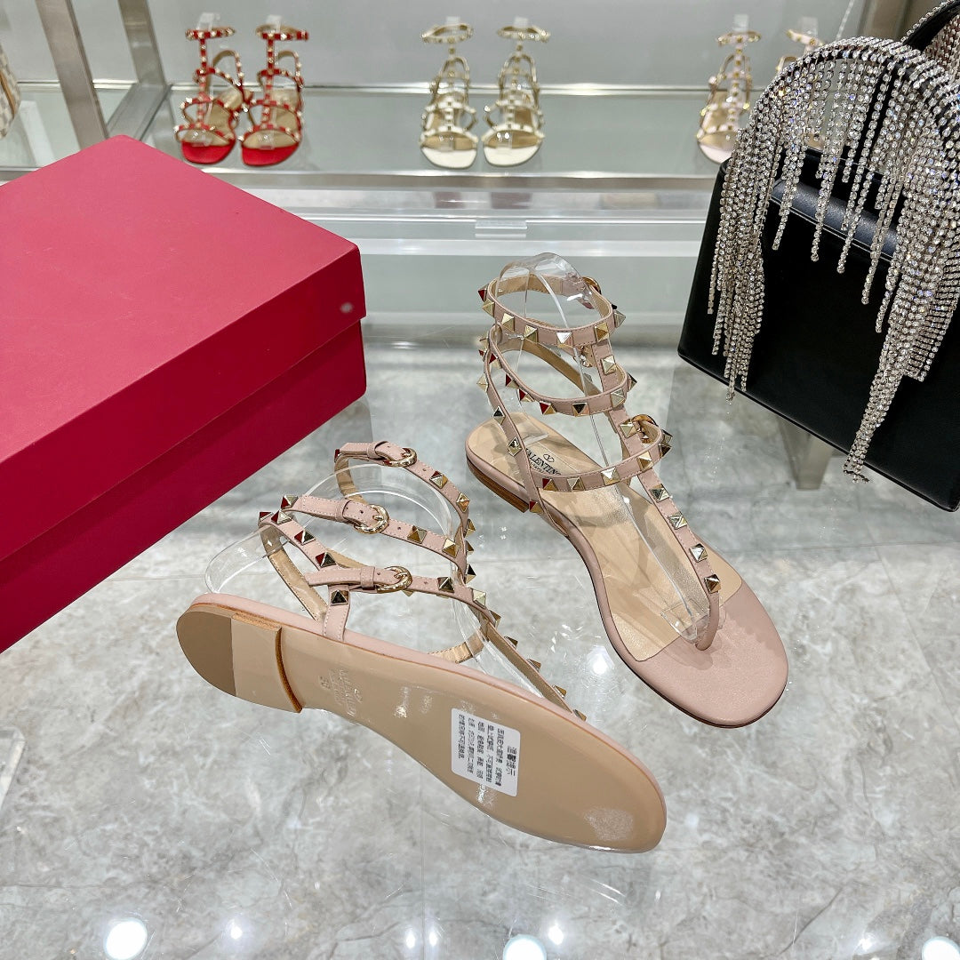 ROCKSTUD THONG SANDAL WITH STRAPS IN LIGHT PINK CALFSKIN - 35