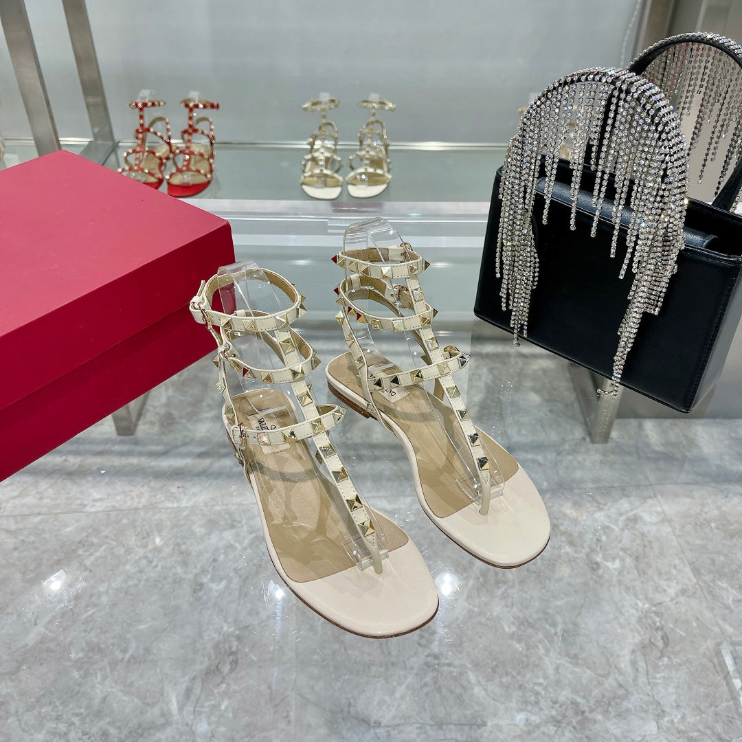 ROCKSTUD THONG SANDAL WITH STRAPS IN WHITE CALFSKIN - 35