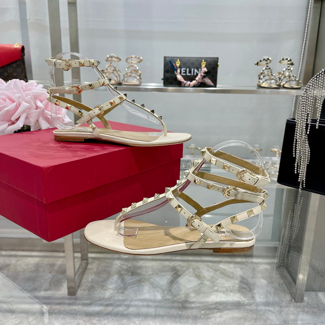 ROCKSTUD THONG SANDAL WITH STRAPS IN WHITE CALFSKIN - 35