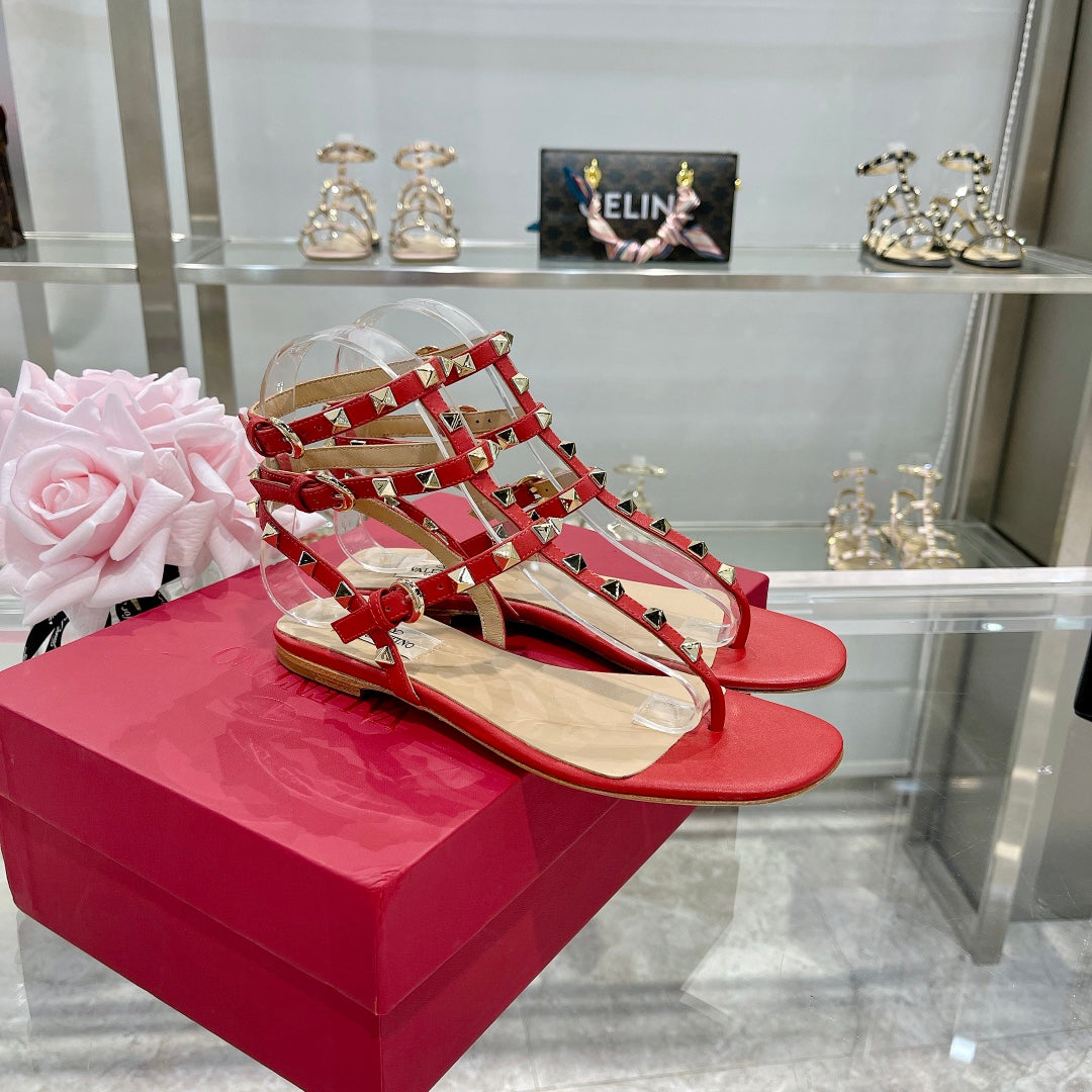 ROCKSTUD THONG SANDAL WITH STRAPS IN CHERRY RED CALFSKIN - 35